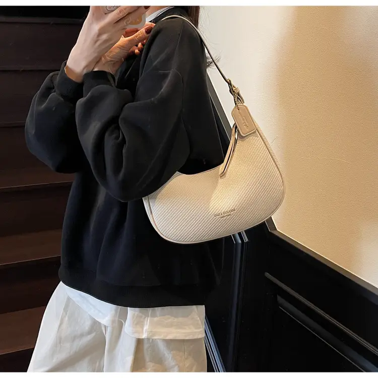 Women's Black Crossbody Bag 2025 New Niche Design — feature 13