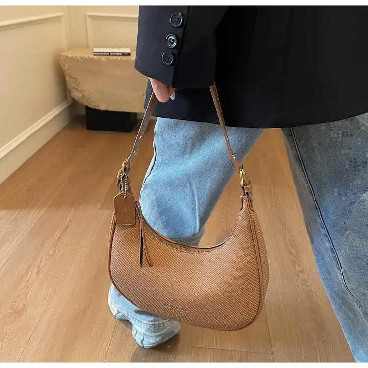 Women's Black Crossbody Bag 2025 New Niche Design — feature 15