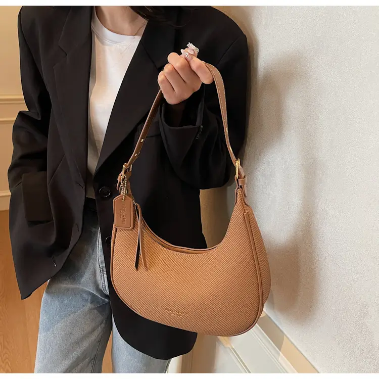 Women's Black Crossbody Bag 2025 New Niche Design — feature 16