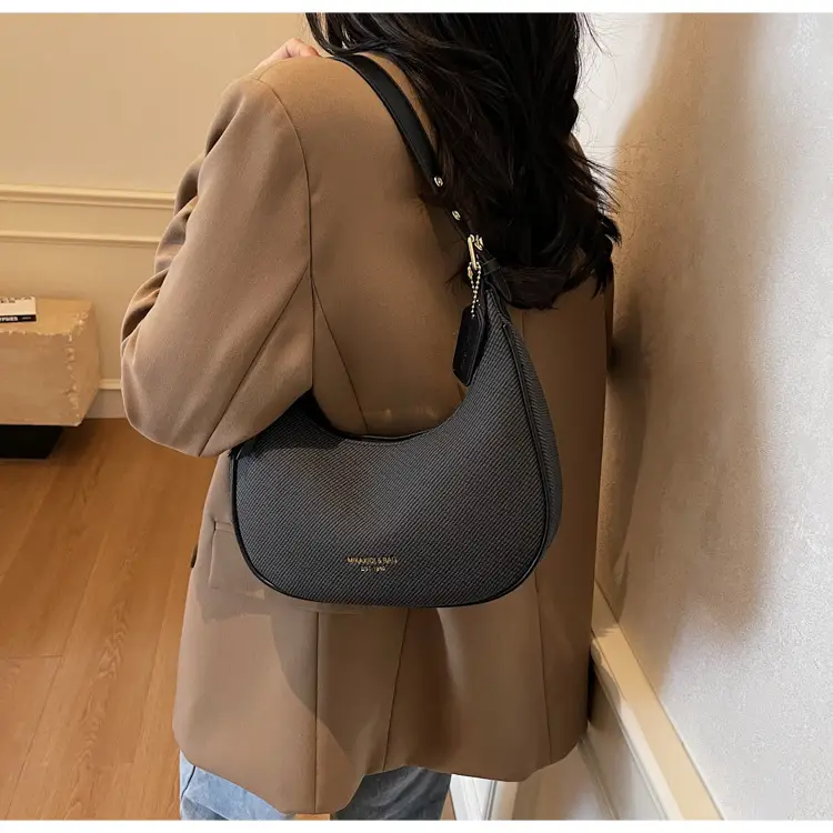 Women's Black Crossbody Bag 2025 New Niche Design — feature 18