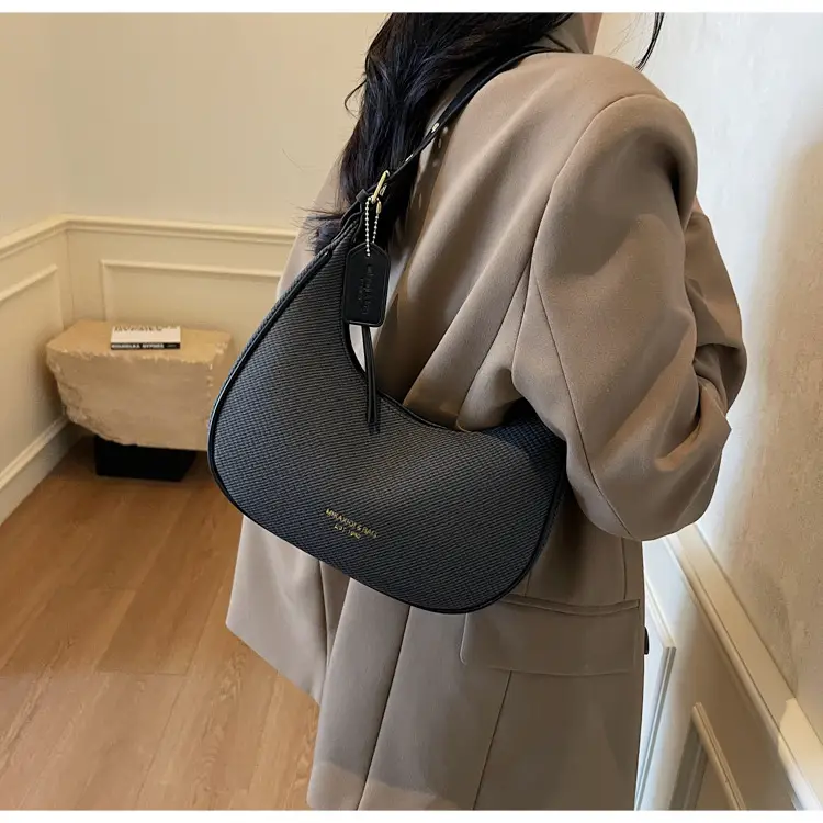 Women's Black Crossbody Bag 2025 New Niche Design — feature 20