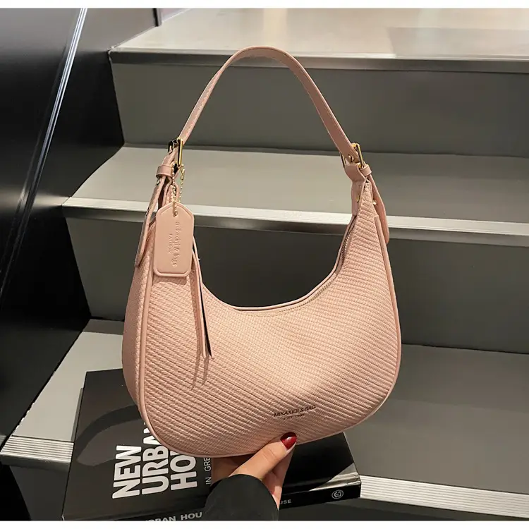 Women's Black Crossbody Bag 2025 New Niche Design — feature 22