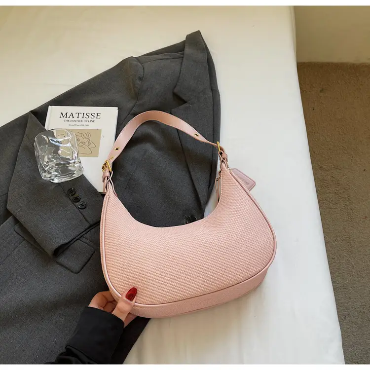 Women's Black Crossbody Bag 2025 New Niche Design — feature 23