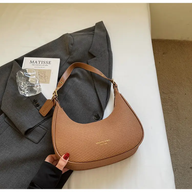 Women's Black Crossbody Bag 2025 New Niche Design — feature 29