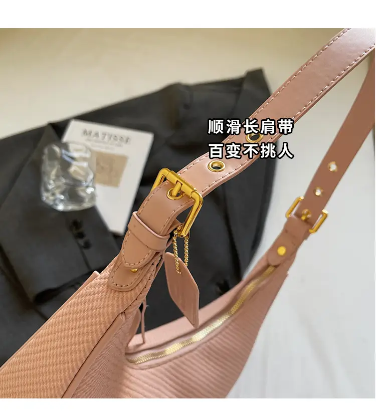 Women's Black Crossbody Bag 2025 New Niche Design — feature 3