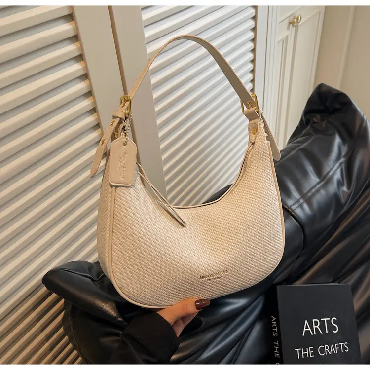 Women's Black Crossbody Bag 2025 New Niche Design — feature 31