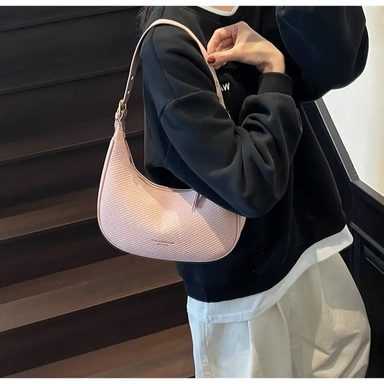 Women's Black Crossbody Bag 2025 New Niche Design — feature 8