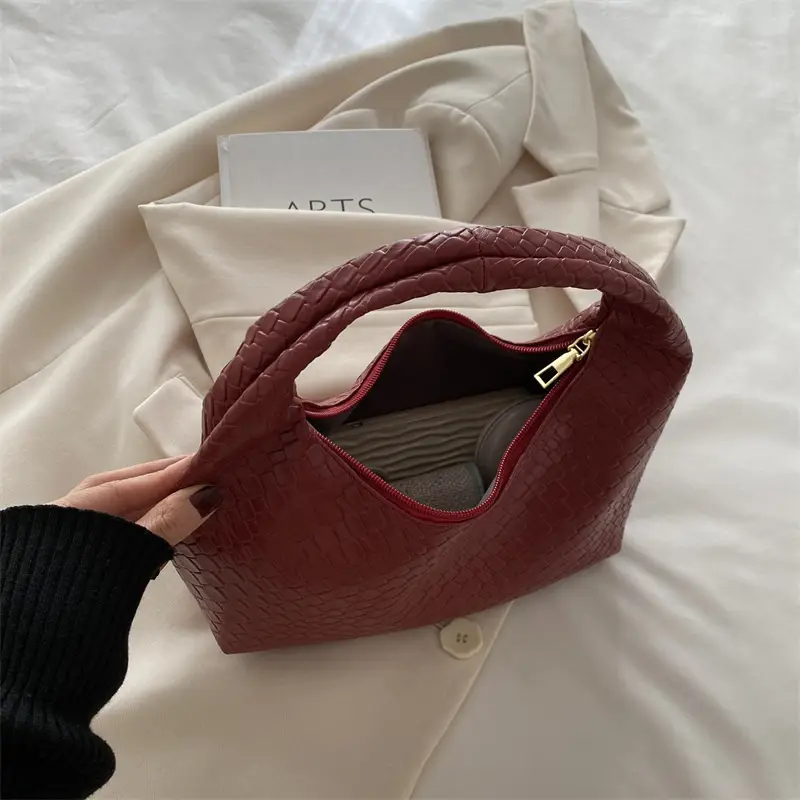 Red Vintage Woven Handbag for Women 2024 Winter - Image 7