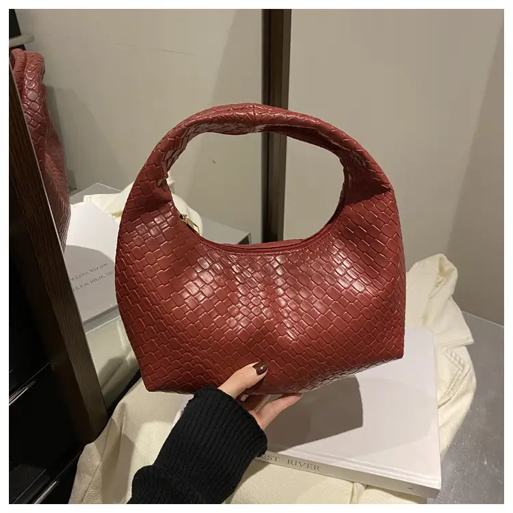 Red Vintage Woven Handbag for Women 2024 Winter — feature 17