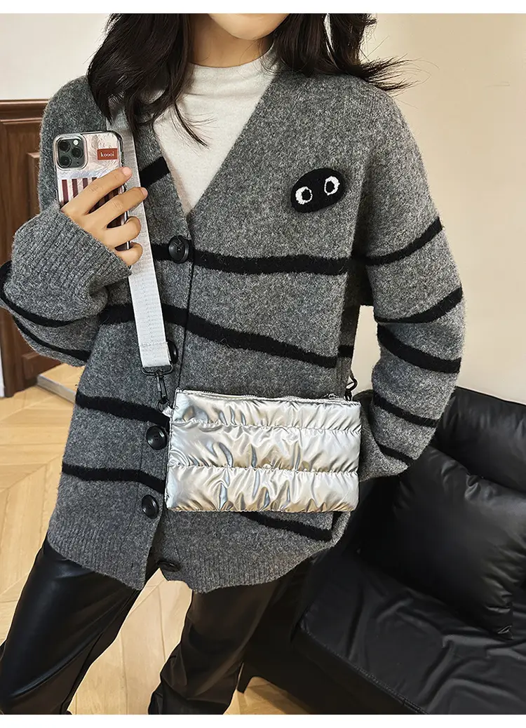 Women's Black Padded Shoulder Crossbody Bag Large Capacity 2025 — feature 16