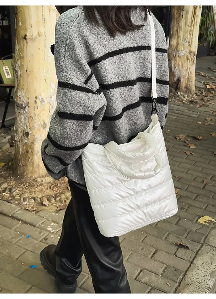 Women's Black Padded Shoulder Crossbody Bag Large Capacity 2025 — feature 24