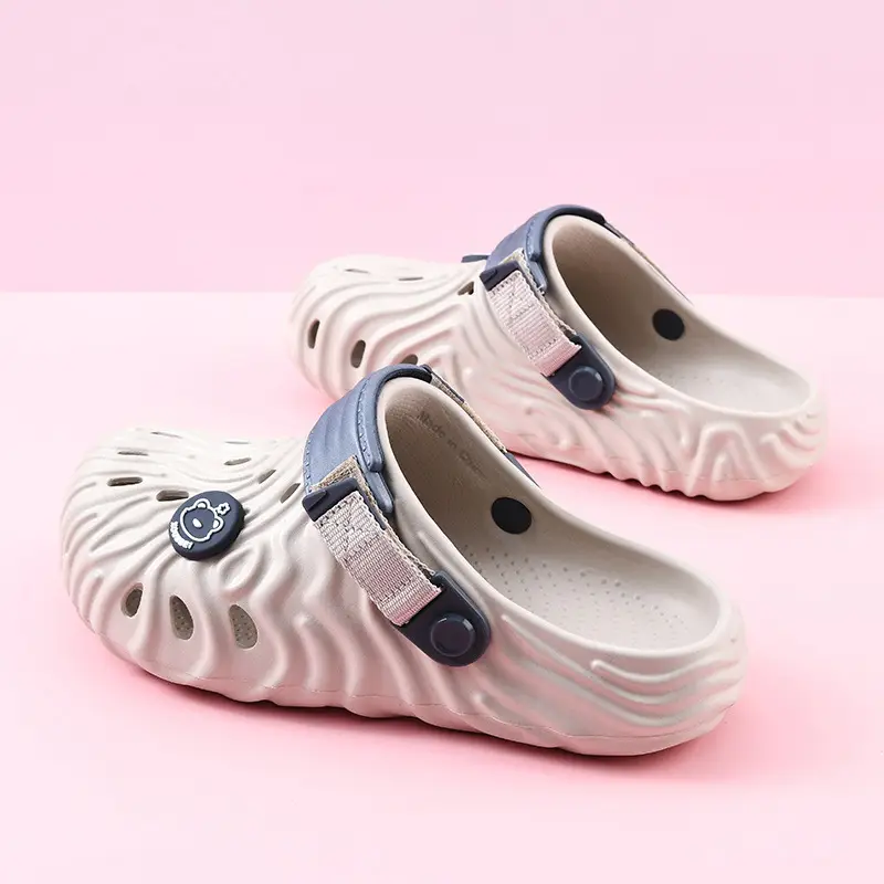 Thick-soled hole shoes women's summer outdoor wear heightening non-slip wear-resistant sandals EVA breathable deodorant high color value toe-covered slippers