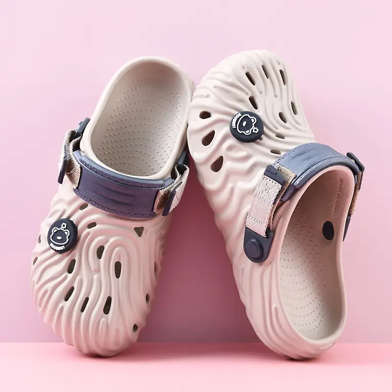 Thick-soled hole shoes women's summer outdoor wear heightening non-slip wear-resistant sandals EVA breathable deodorant high color value toe-covered slippers