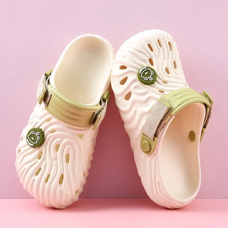 Thick-soled hole shoes women's summer outdoor wear heightening non-slip wear-resistant sandals EVA breathable deodorant high color value toe-covered slippers