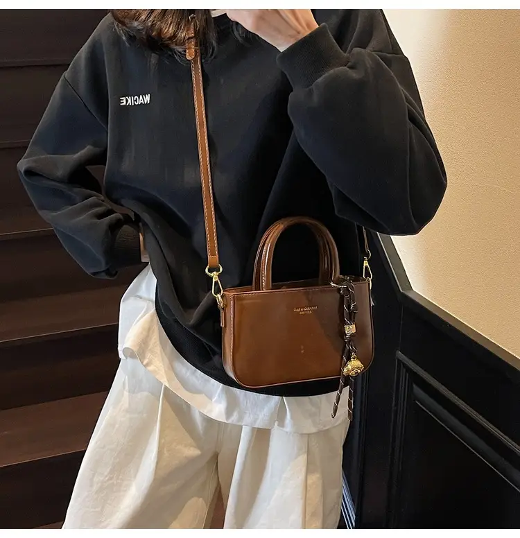 Retro Brown Leather Shoulder Bag for Women 2025 — feature 14