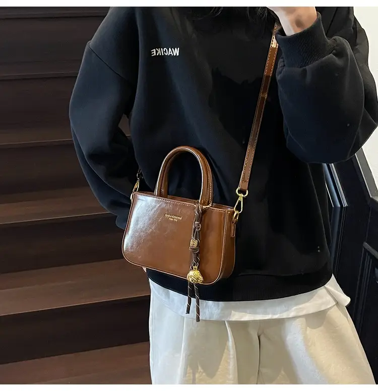 Retro Brown Leather Shoulder Bag for Women 2025 — feature 15