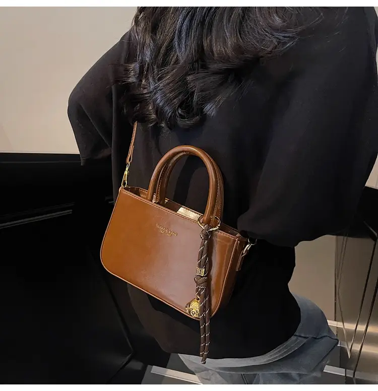 Retro Brown Leather Shoulder Bag for Women 2025 — feature 16