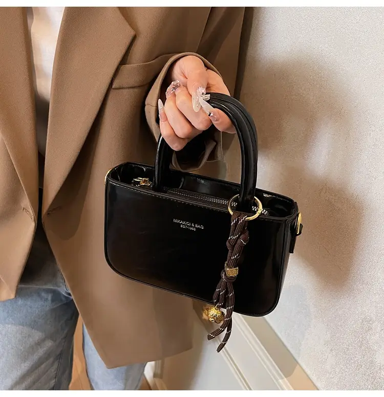Retro Brown Leather Shoulder Bag for Women 2025 — feature 23