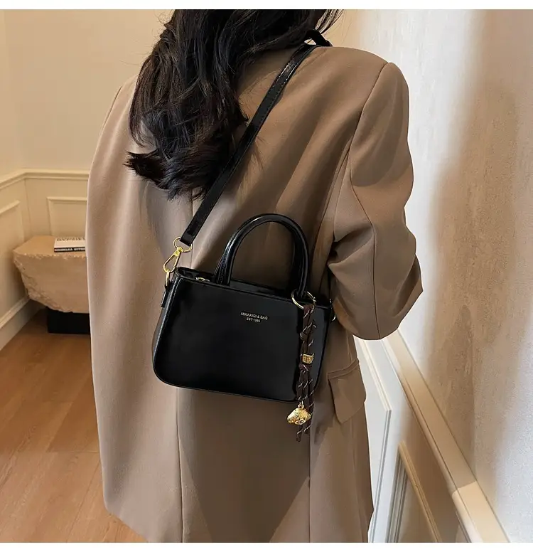 Retro Brown Leather Shoulder Bag for Women 2025 — feature 24