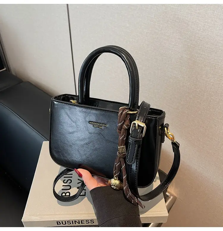 Retro Brown Leather Shoulder Bag for Women 2025 — feature 29