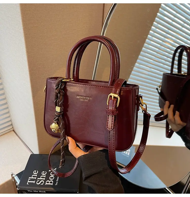 Retro Brown Leather Shoulder Bag for Women 2025 — feature 39
