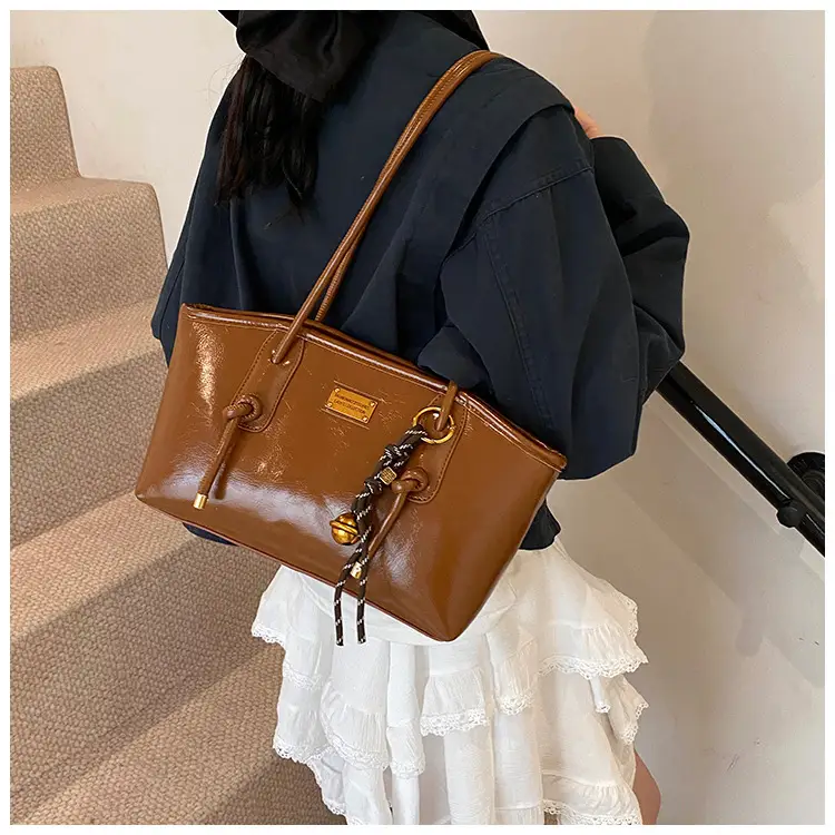 Black Leather Shoulder Tote Bag for Women 2025 — feature 11