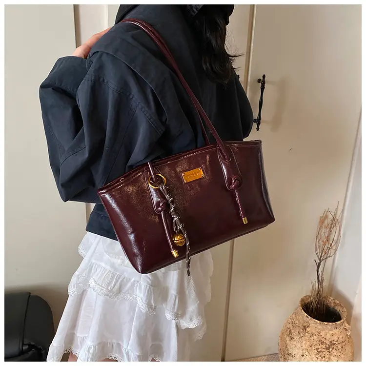 Black Leather Shoulder Tote Bag for Women 2025 — feature 12