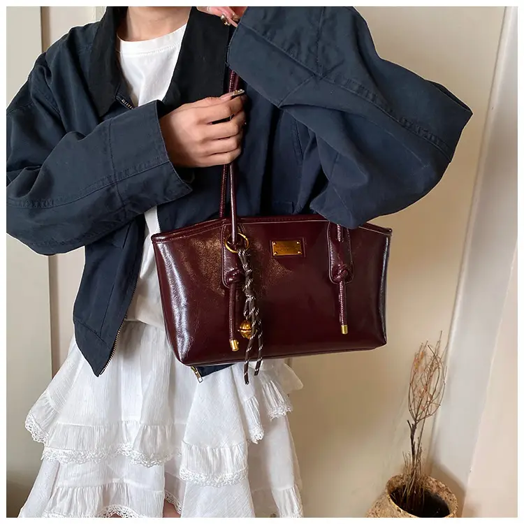 Black Leather Shoulder Tote Bag for Women 2025 — feature 13
