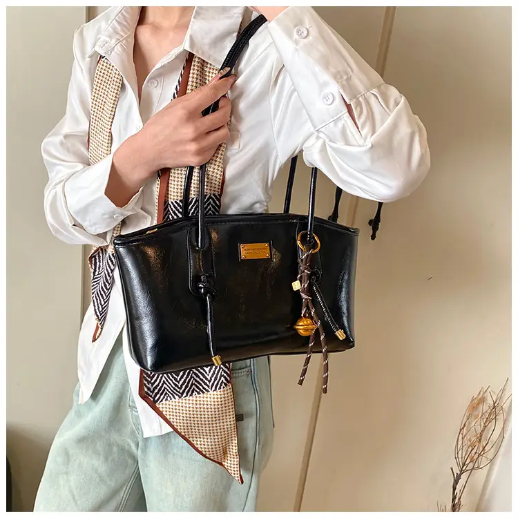 Black Leather Shoulder Tote Bag for Women 2025 — feature 16