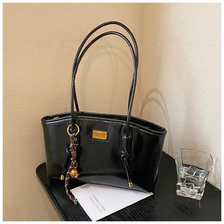 Black Leather Shoulder Tote Bag for Women 2025 — feature 21