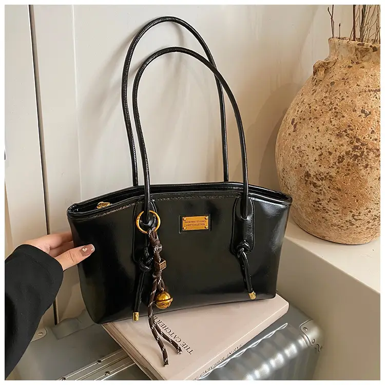 Black Leather Shoulder Tote Bag for Women 2025 — feature 22