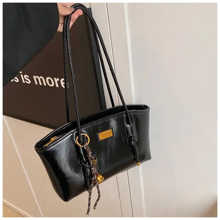 Black Leather Shoulder Tote Bag for Women 2025 — feature 23