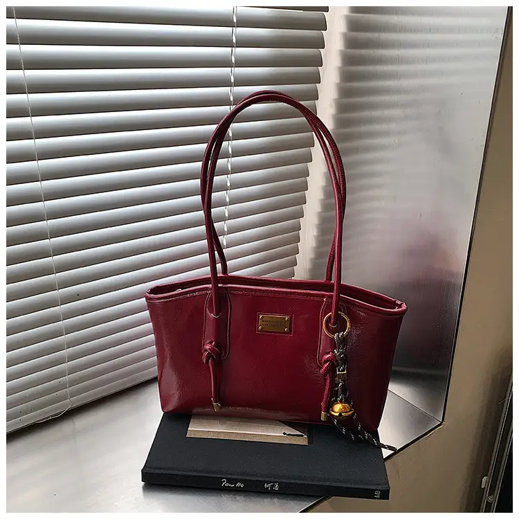 Black Leather Shoulder Tote Bag for Women 2025 — feature 31