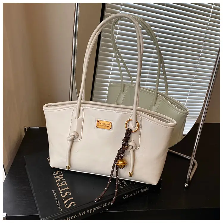 Black Leather Shoulder Tote Bag for Women 2025 — feature 33