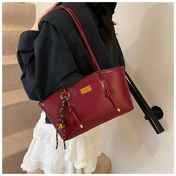Black Leather Shoulder Tote Bag for Women 2025 — feature 6