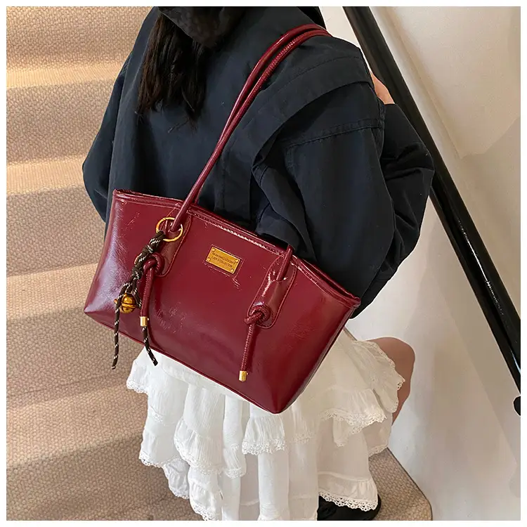 Black Leather Shoulder Tote Bag for Women 2025 — feature 8