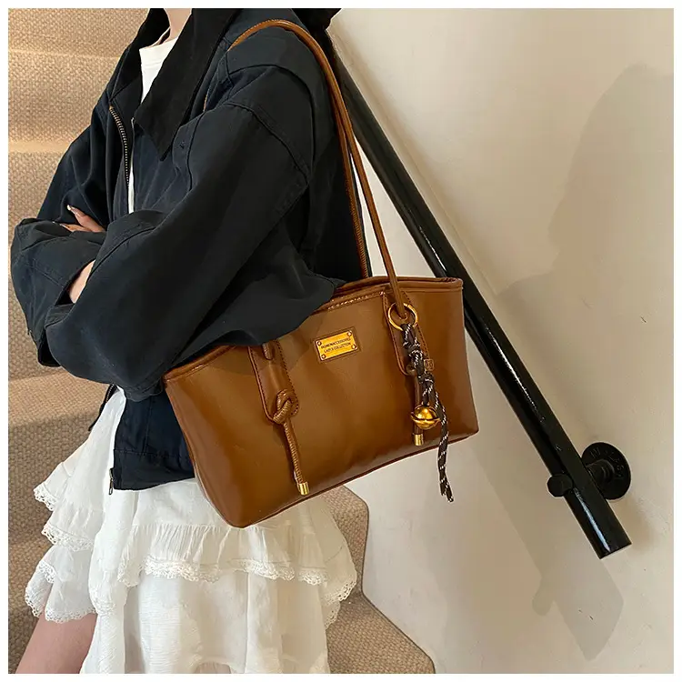 Black Leather Shoulder Tote Bag for Women 2025 — feature 9