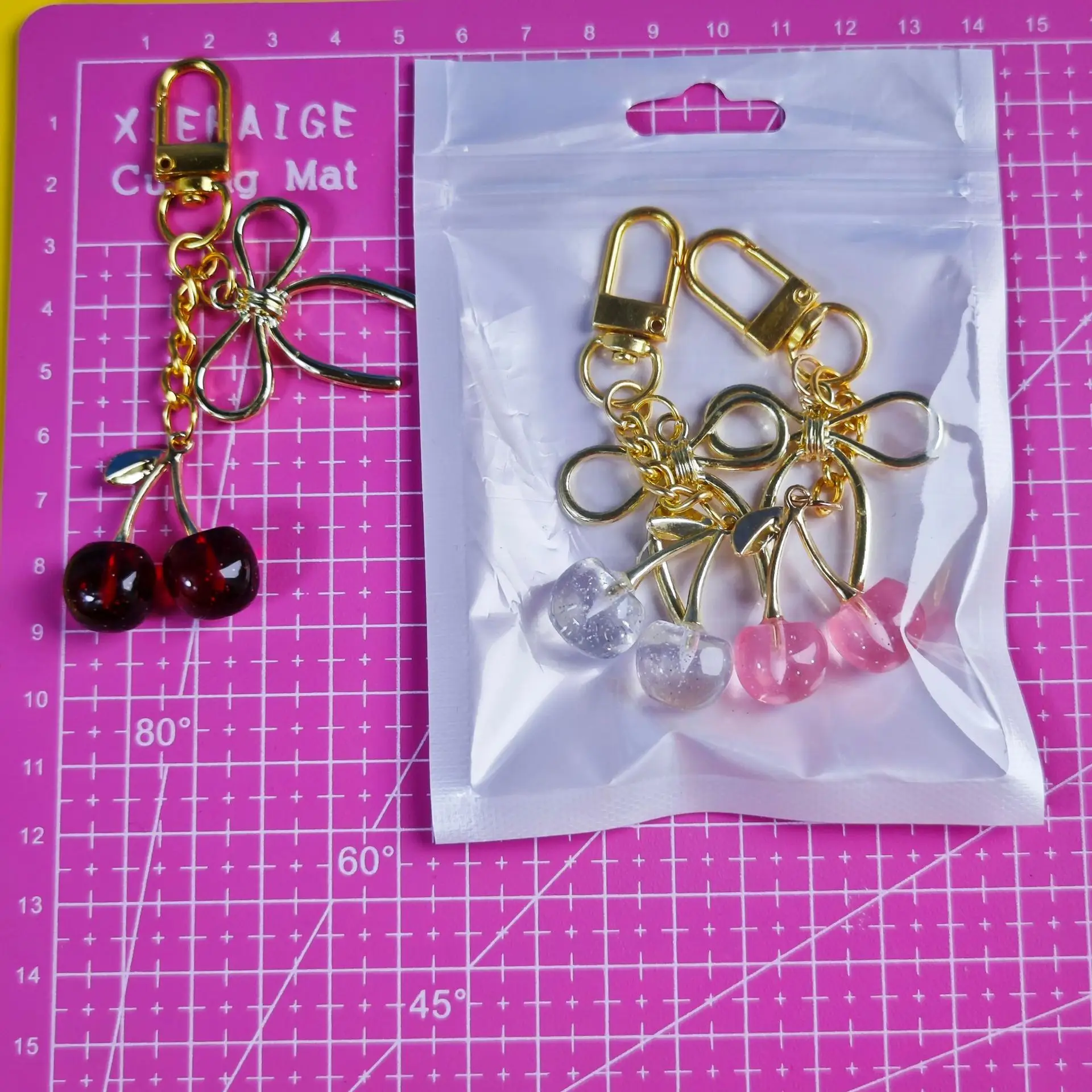 Golden Crystal Keychain with Bow Pendant Design — feature 12