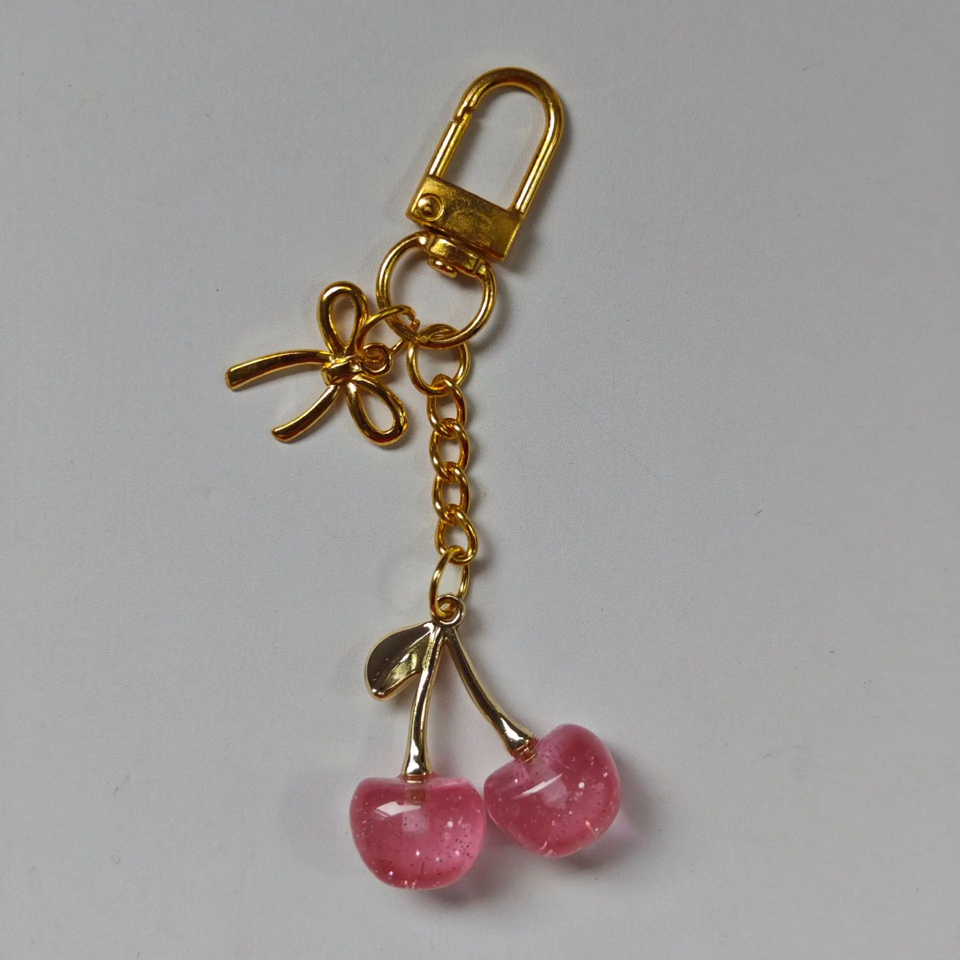 Golden Crystal Keychain with Bow Pendant Design — feature 3