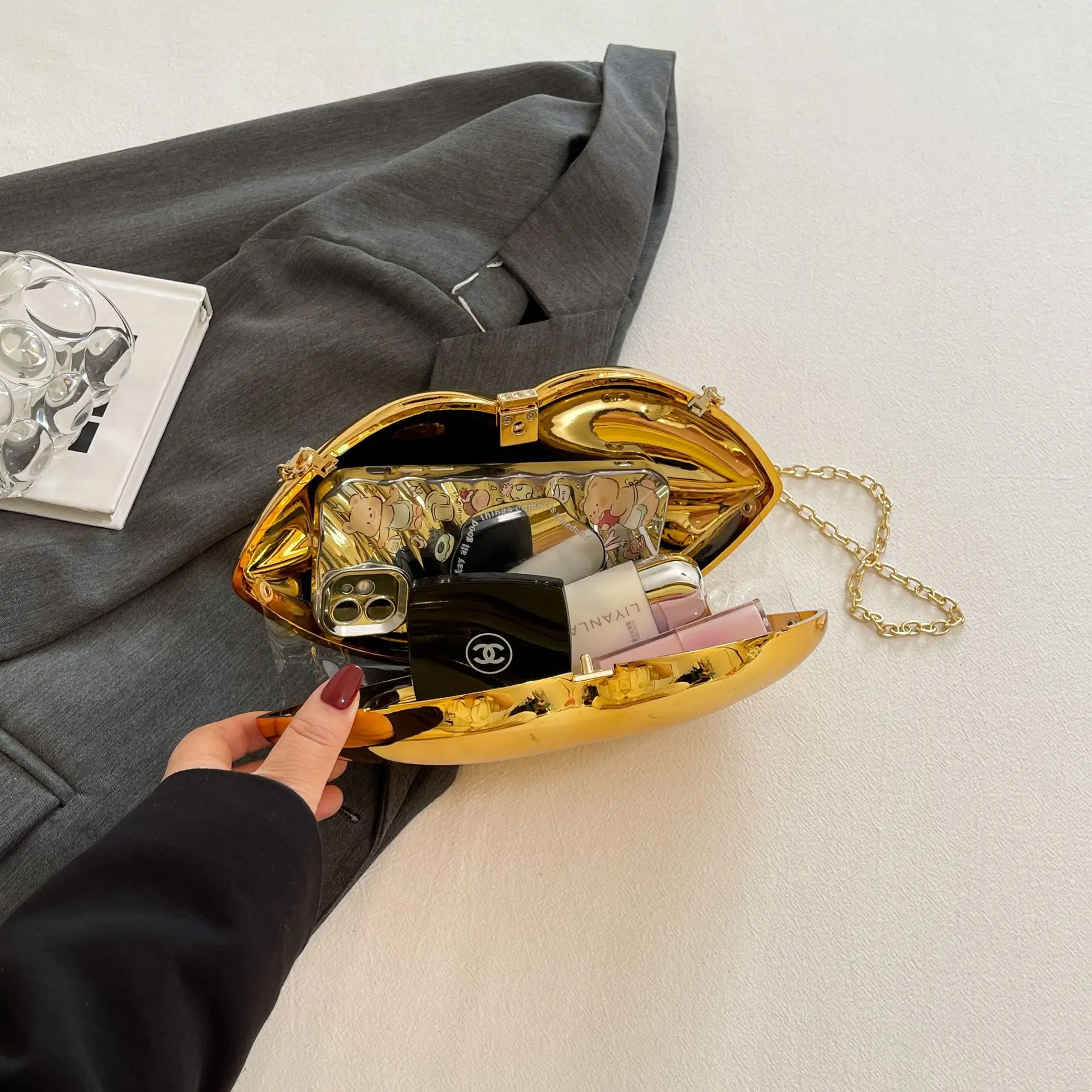 Lip-Shaped Gold Crossbody Bag for Women