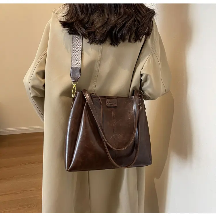 Retro Brown Leather Tote Bag Large Capacity Women — feature 19