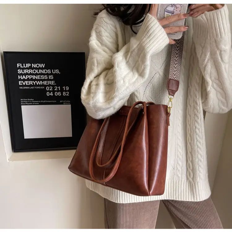 Retro Brown Leather Tote Bag Large Capacity Women — feature 21