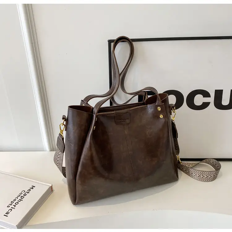 Retro Brown Leather Tote Bag Large Capacity Women — feature 30