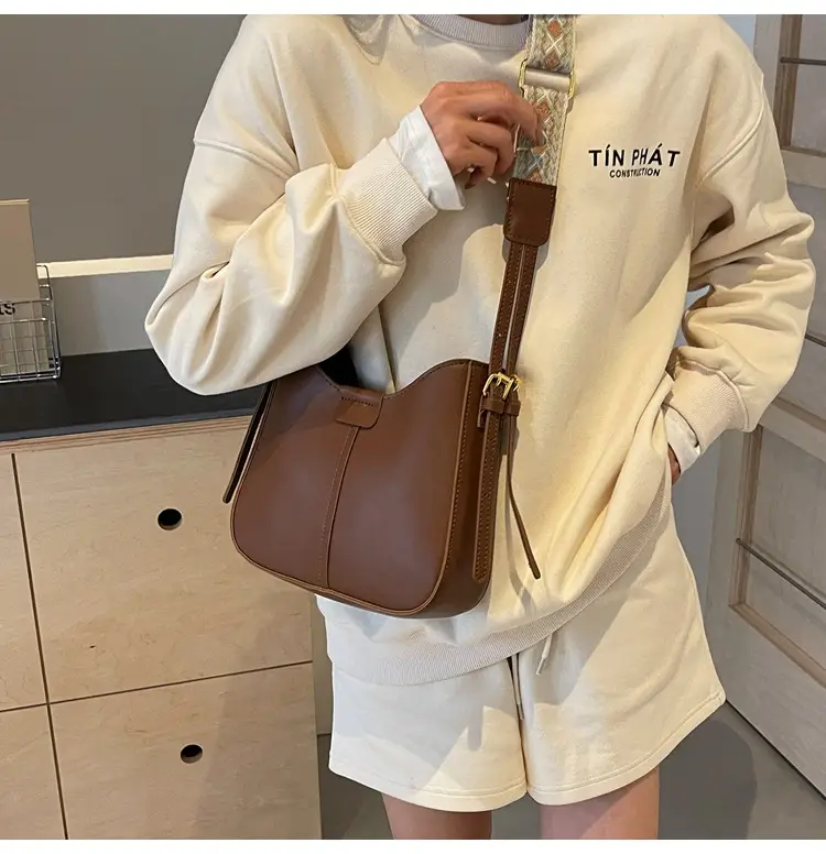 Korean Style Black Bucket Bag with Wide Strap — feature 21