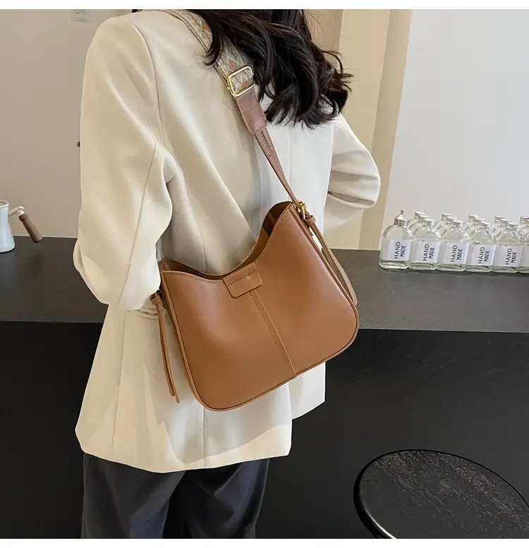 Korean Style Black Bucket Bag with Wide Strap — feature 22
