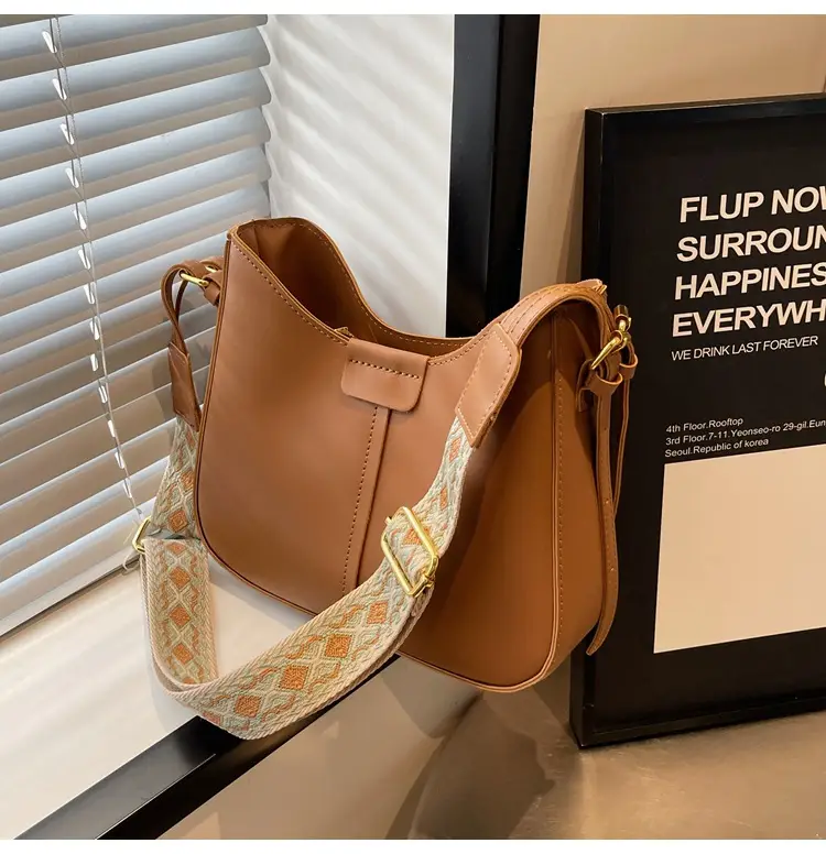 Korean Style Black Bucket Bag with Wide Strap — feature 26