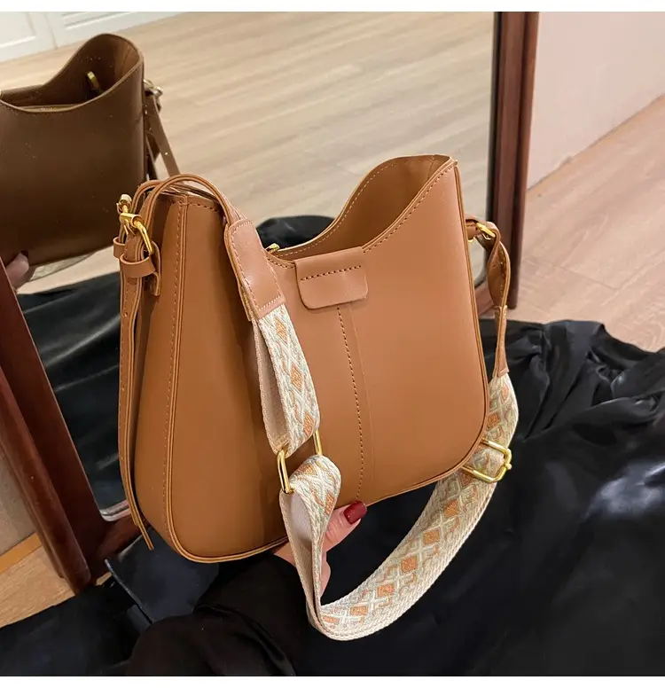 Korean Style Black Bucket Bag with Wide Strap — feature 27