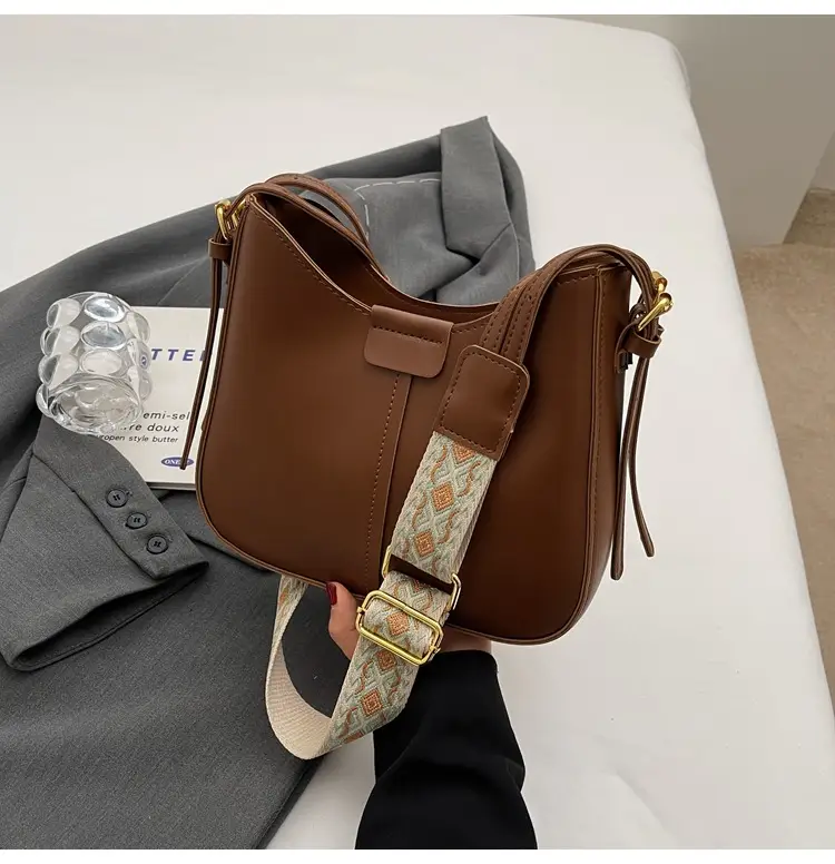 Korean Style Black Bucket Bag with Wide Strap — feature 29