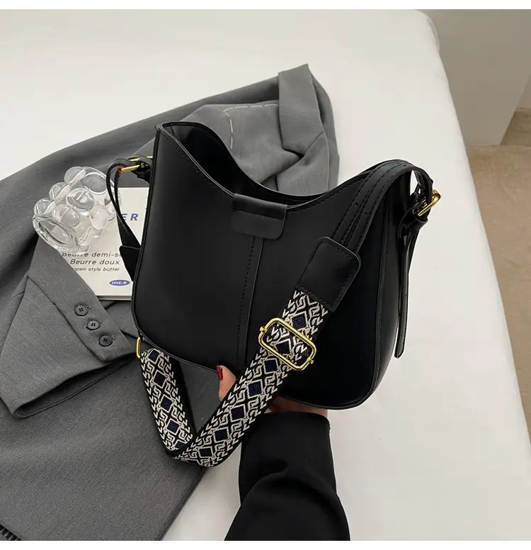 Korean Style Black Bucket Bag with Wide Strap — feature 30