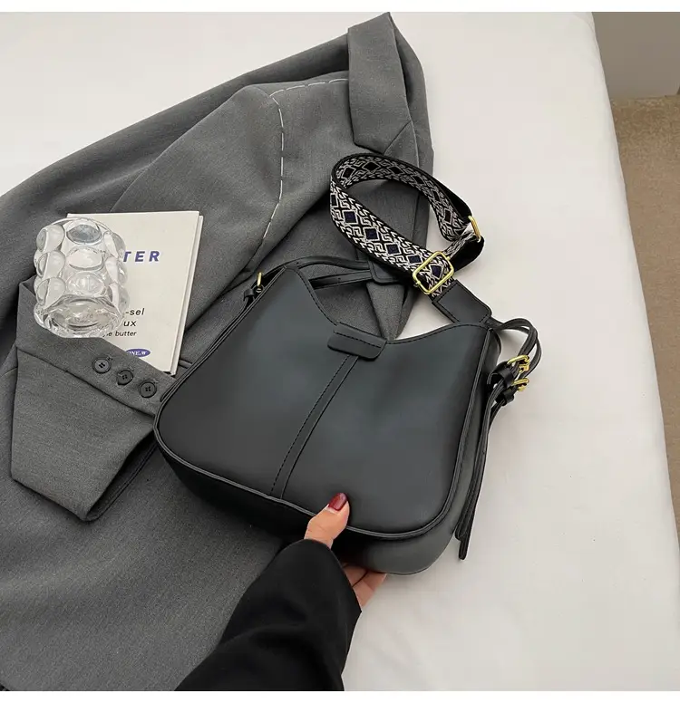 Korean Style Black Bucket Bag with Wide Strap — feature 31
